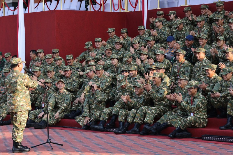 Suasana persiapan keberangkatan ke Akademi Militer Magelang via Jogyakarta - untuk acara pembekalan para anggota Kabinet Merah Putih 2024-2029; untuk menggalang kekompakan dan kebersamaan serta persatuan tim. (Instagram/smindrawati)
