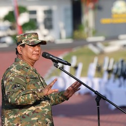 Tak Ingin RI Jadi Negara Gagal, Prabowo Minta Menteri Baca 2 Buku Ini!