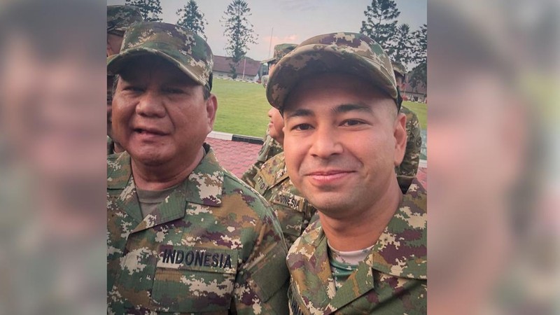 Raffi Ahmad dan para Kabinet Menteri Merah-Putih menjalani retreat di kawasan Akademi Militer, Magelang. Mereka memakai pakaian Komponen Cadangan bermotif loreng-loreng. (Instagram @raffinagita1717)