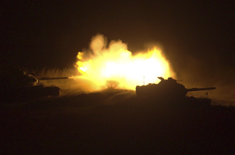 Tank tempur utama Taiwan M60A3 Patton menembaki selama latihan militer di Pulau Penghu, Taiwan, Kamis, 24 Oktober 2024. (AP Photo/Chiang Ying-ying)
