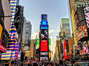 Ketika Times Square Jadi Tempat Nongkrong Favorit Suporter Piala Dunia 2026