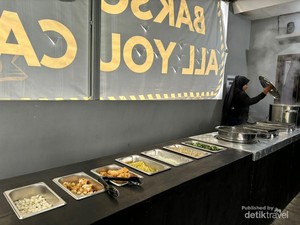 Kulineran Bakso All You Can Eat Sampai Puas di Bandung
