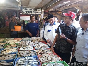 Ahmad Syaikhu Dorong Revitalisasi Pasar Parakanmuncang Sumedang