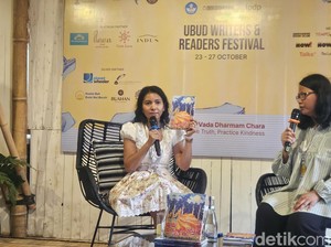 Indah P Luncurkan Antologi Puisi The Voices and Echoes of Love di UWRF 2024