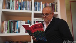 Buku A Diary of Genocide: Satu Per Satu Teman-Kerabat di Palestina Jadi Memori