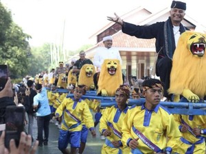 Saat 220 Sisingaan Khas Subang Pecahkan Rekor MURI