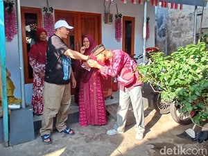 Penuh Haru, Siswa SMA di Pasuruan Korban Bullying Berangkat Umrah Gratis