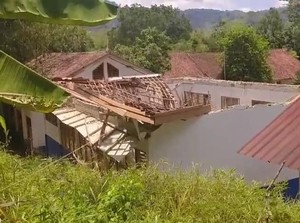 Bangunan Lab Komputer SMPN 3 Tanggeung Cianjur Ambruk