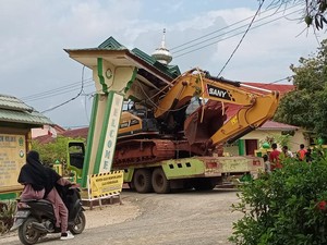 Gerbang Ponpes di Kolaka Roboh Ditabrak Truk, 1 Bocah Tewas Tertimpa Beton