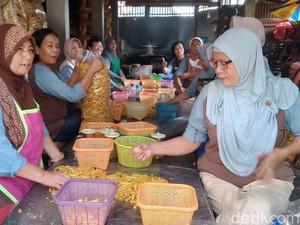 Cerita Pengusaha Stik Sukun di Klaten, Modal Jual Motor Kini Punya 33 Pegawai