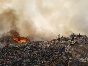 TPA Bengkala Buleleng Terbakar Akibat Cuaca Panas-Angin Kencang