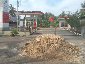 Nelayan di Bone Tutup Akses Jalan ke SPBN gegara Tak Dapat Jatah BBM