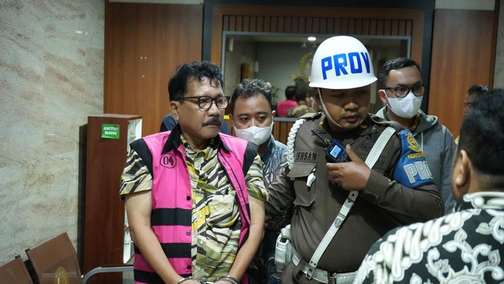 Penangkapan Zarof Ricar, makelar kasus Ronald Tannur, oleh Kejaksaan Agung, Kamis (24/10/2024) di Bali. (Dok. Kejaksaan Agung)