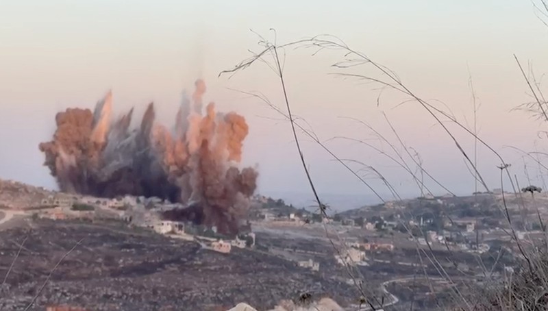 Tangkapan layar menunjukkan apa yang dikatakan tentara Israel sebagai serangan terhadap kompleks bawah tanah Hizbullah di lokasi yang disebut sebagai Rab El Thalathine, Lebanon, dari video selebaran yang dirilis pada tanggal 26 Oktober 2024. (Israel Defense Forces/Handout via REUTERS)