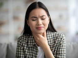 10 Cara Menghilangkan Sakit Tenggorokan dengan Alami 10 Cara Menghilangkan Sakit Tenggorokan dengan Alami