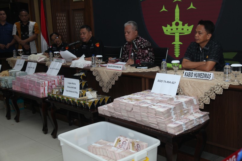 Kejagung. Kejaksaan Agung (Kejagung) melalui Tim Penyidik Jaksa Agung Muda Bidang Tindak Pidana Khusus (Jampidsus) melakukan penangkapan terhadap Zarof Ricar selaku mantan pejabat Mahkamah Agung. (Ist/HO via CNBC Indonesia)