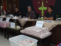 Geger! Kejagung Sita Uang Eks Pejabat MA Hampir Rp 1 T dan Emas 51 Kg
