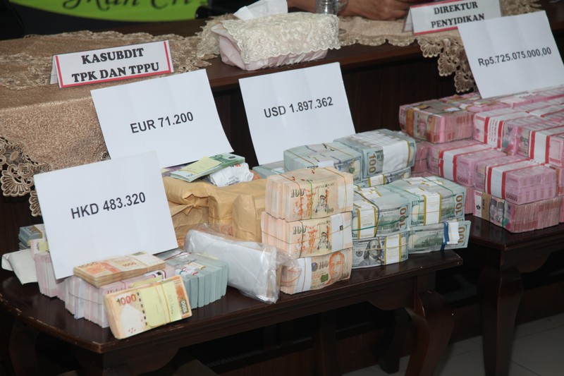 Kejagung. Kejaksaan Agung (Kejagung) melalui Tim Penyidik Jaksa Agung Muda Bidang Tindak Pidana Khusus (Jampidsus) melakukan penangkapan terhadap Zarof Ricar selaku mantan pejabat Mahkamah Agung. (Ist/HO via CNBC Indonesia)