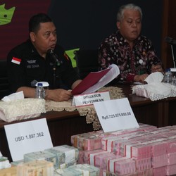 Simpan Uang-Emas Rp1 T di Rumah, Intip Gaji Zarof Ricar Sebenarnya!