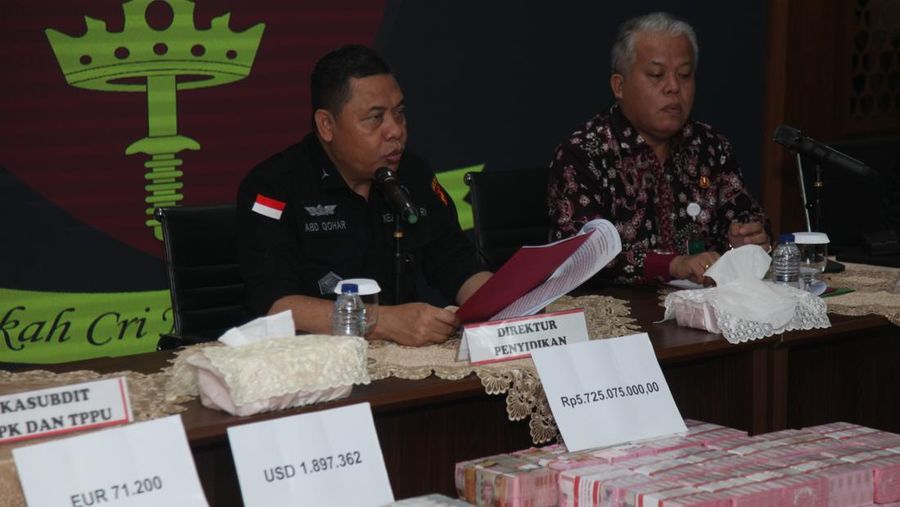 Kejaksaan Agung (Kejagung) melalui Tim Penyidik Jaksa Agung Muda Bidang Tindak Pidana Khusus (Jampidsus) melakukan penangkapan terhadap Zarof Ricar selaku mantan pejabat Mahkamah Agung. (Ist/HO via CNBC Indonesia)