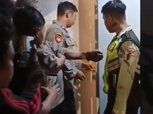 Apes! Maling di Gresik Babak Belur Dimassa Usai Gagal Curi Motor