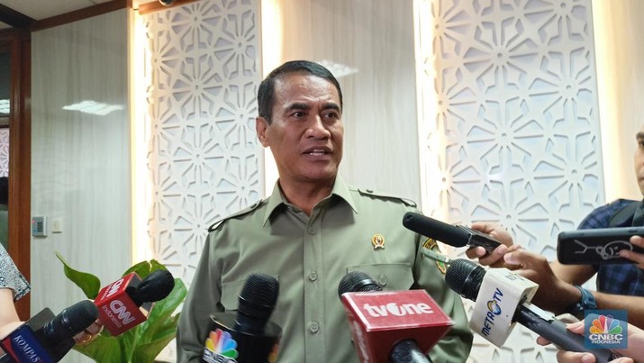 Menteri Pertanian Amran Sulaiman mengungkapkan bahwa telah melakukan pemecatan terhadap seorang pejabat eselon II di Kementerian Pertanian. (CNBC Indonesia/Ferry Sandi)
