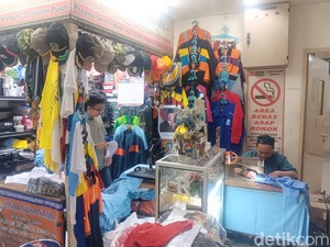 Pedagang Atribut Kampanye Teriak: Dulu Bisa Beli Sawah, Kini Makan Saja Susah