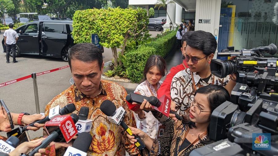 Presiden Joko Widodo (Jokowi) memanggil sejumlah menteri Kabinet Merah Putih untuk melakukan rapat terbatas. (CNBC Indonesia/Faisal Rahman)