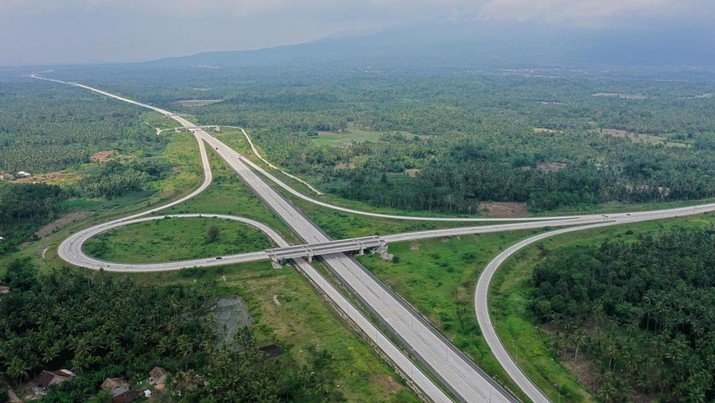 Ruas Jalan Tol Bakauheni–Terbanggi Besar, bagian dari investasi strategis untuk memperkuat konektivitas di Sumatera. (Ist?INA)