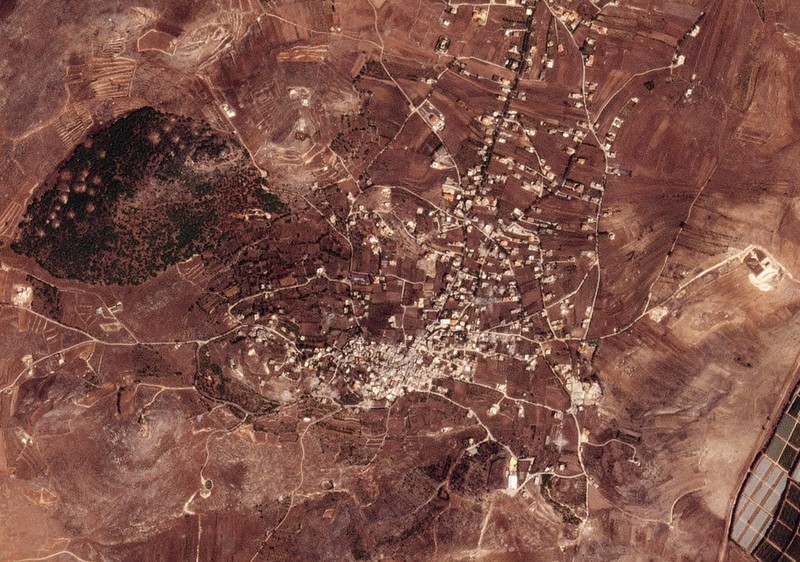 Citra satelit menunjukkan Yaroun sebelum penghancuran, di Lebanon 24 Oktober 2023. (Planet Labs Inc/Handout via REUTERS)