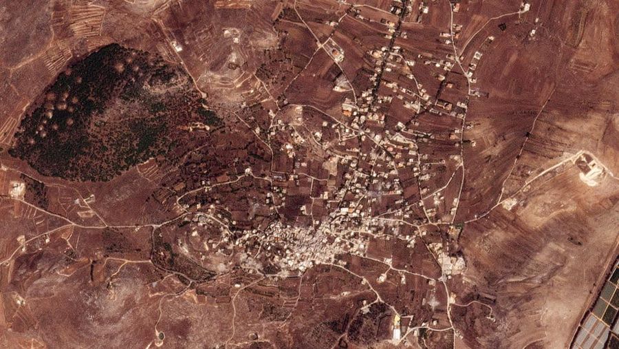 Citra satelit menunjukkan Yaroun sebelum penghancuran, di Lebanon 24 Oktober 2023. (Planet Labs Inc/Handout via REUTERS)
