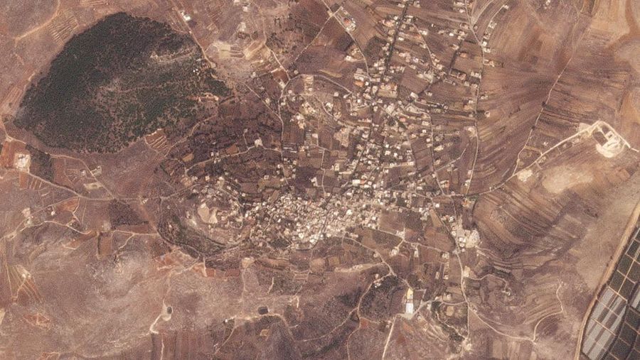 Citra satelit menunjukkan Yaroun sebelum penghancuran, di Lebanon 24 Oktober 2023. (Planet Labs Inc/Handout via REUTERS)