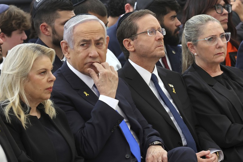 Perdana Menteri Israel Benjamin Netanyahu berbicara selama upacara yang menandai peringatan serangan Hamas pada 7 Oktober tahun lalu menurut kalender Ibrani, di pemakaman militer Gunung Herzl di Yerusalem, Israel, Minggu 27 Oktober 2024. Perdana Menteri Israel Benjamin Netanyahu berbicara selama upacara yang menandai peringatan serangan Hamas pada 7 Oktober tahun lalu menurut kalender Ibrani, di pemakaman militer Gunung Herzl di Yerusalem, Israel, Minggu 27 Oktober 2024. (Gil Cohen-Magen/Pool Photo via AP)