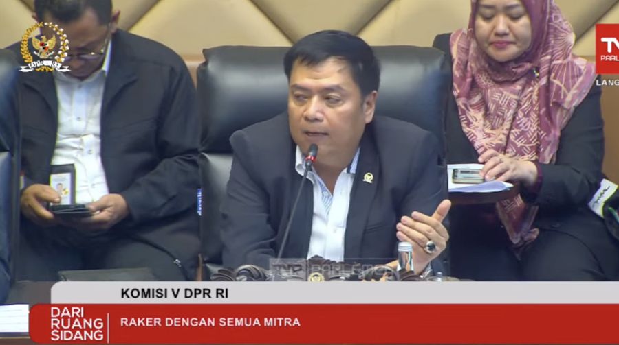 Komisi V DPR RI Raker dengan Pemerintah di Gedung DPR/MPR RI, Jakarta, Selasa (29/10/2024). Tangkapan layar Youtube Komisi V DPR RI Channel)