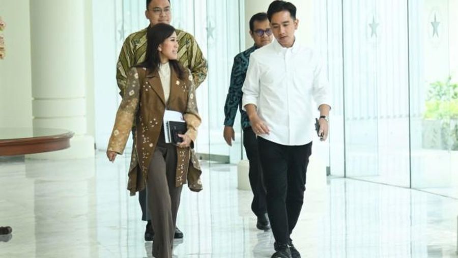Menteri Komunikasi dan Digital Meutya Hafid menemui Wakil Presiden Gibran Rakabuming Raka di Kantor Wakil Presiden RI, Jakarta Pusat, Selasa (29/10/2024). (Dok. kominfo)