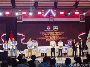 Reaksi Santai Paslon 02 Usai Diserang di Debat Perdana Pilkada KBB