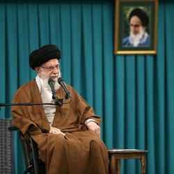 Bertahan dari 'Teror' Israel-AS, Khamenei Hadapi Ancaman Dalam Negeri