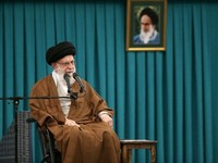 Titipan Pesan Ayatollah ke Donald Trump Usai Diancam Pakai Bom