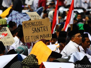 Massa Santri Istigasah di Polda DIY, Desak Pelaku Penusukan Prawirotaman Diadili