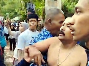 Permintaan Maaf Pria Berkumis Tebal Usai Ngamuk di Acara Kampanye