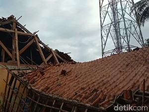 Satu Ruang Kelas SD Negeri 1 Cibenda Pangandaran Ambruk