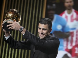 Rodri Ngaku Kaget Jadi Pemenang Ballon dOr 2024