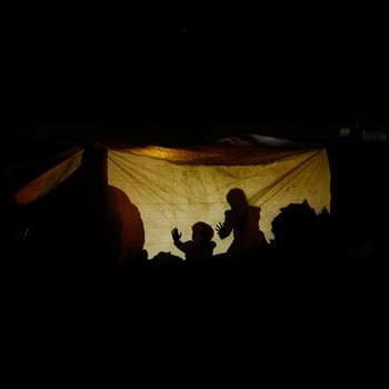 Potret Miris Warga Gaza Hidup Tanpa Listrik, Hanya dengan Api Unggun