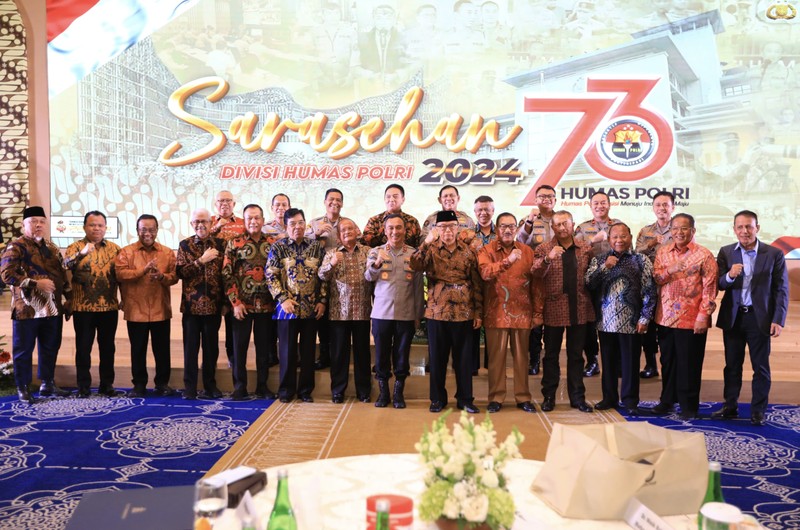 Divisi Humas Polri menggelar sarasehan bersama para Kadivhumas terdahulu, sejumlah pimpinan media, dan para wartawan. Sarasehan itu dalam rangka syukuran Hari Jadi Humas Polri ke-73 di The Tribrata, Jakarta. (Dok: Humas Polri)