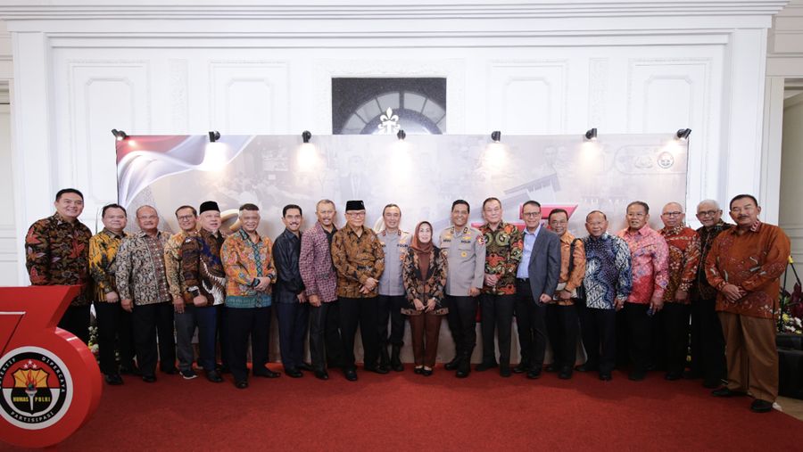 Divisi Humas Polri menggelar sarasehan bersama para Kadivhumas terdahulu, sejumlah pimpinan media, dan para wartawan. Sarasehan itu dalam rangka syukuran Hari Jadi Humas Polri ke-73 di The Tribrata, Jakarta. (Dok: Humas Polri)