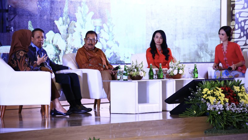 Divisi Humas Polri menggelar sarasehan bersama para Kadivhumas terdahulu, sejumlah pimpinan media, dan para wartawan. Sarasehan itu dalam rangka syukuran Hari Jadi Humas Polri ke-73 di The Tribrata, Jakarta. (Dok: Humas Polri)