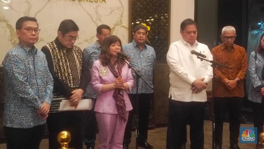 Doorstop Kementerian Koordinator Bidang Perekonomian terkait industri padat karya bersama APINDO di Jakarta. (CNBC Indonesia/Rosseno Aji)