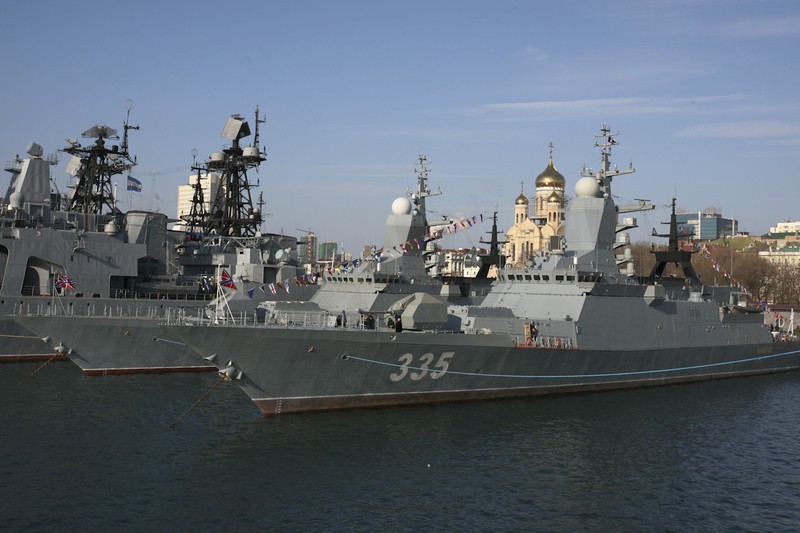 Gambar diam dari video yang dirilis oleh Kementerian Pertahanan Rusia menunjukkan kapal perang Rusia selama latihan angkatan laut staf dan komando strategis 