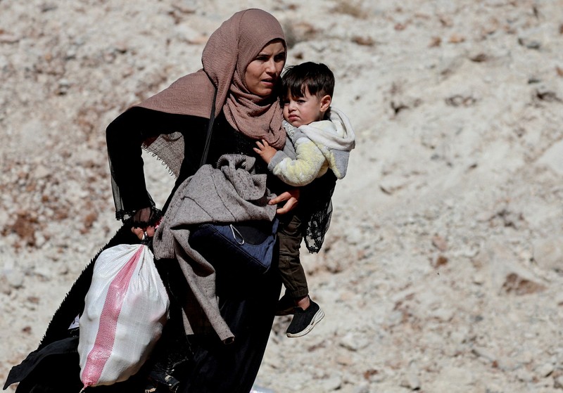 Lebih dari 100 ribu warga Lebanon telah melintasi perbatasan menuju Suriah dalam dua pekan terakhir, di tengah serangan Israel. (REUTERS/Mohamed Abd El Ghany) Lebih dari 100 ribu warga Lebanon telah melintasi perbatasan menuju Suriah dalam dua pekan terakhir, di tengah serangan Israel. (REUTERS/Mohamed Abd El Ghany)