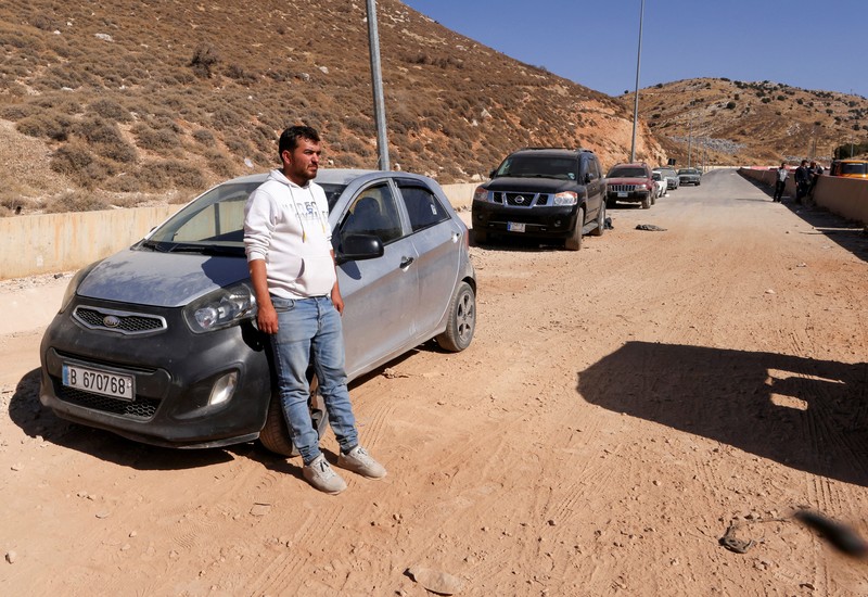 Lebih dari 100 ribu warga Lebanon telah melintasi perbatasan menuju Suriah dalam dua pekan terakhir, di tengah serangan Israel. (REUTERS/Mohamed Abd El Ghany) Lebih dari 100 ribu warga Lebanon telah melintasi perbatasan menuju Suriah dalam dua pekan terakhir, di tengah serangan Israel. (REUTERS/Mohamed Abd El Ghany)